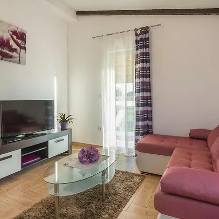 Vacation House Krajcar * Marčana
